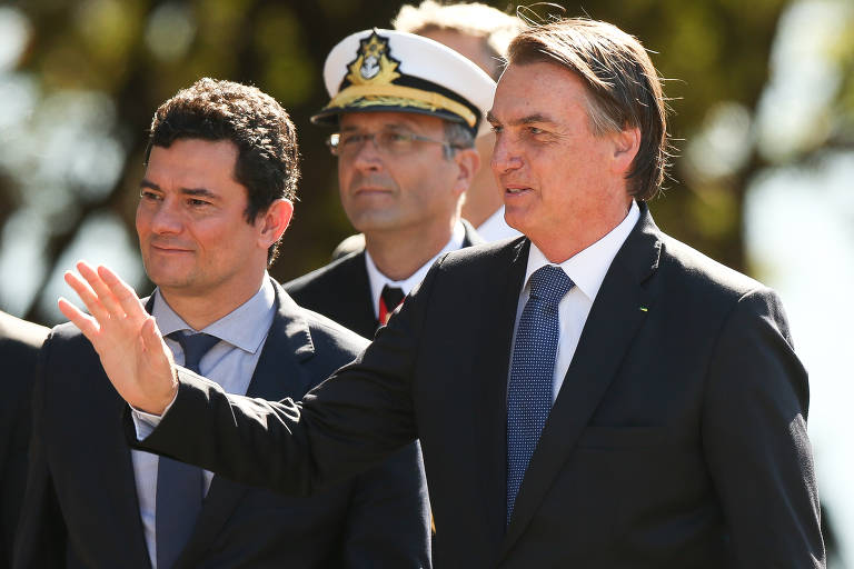 Moro pede demissão após troca na PF; Bolsonaro tenta reverter