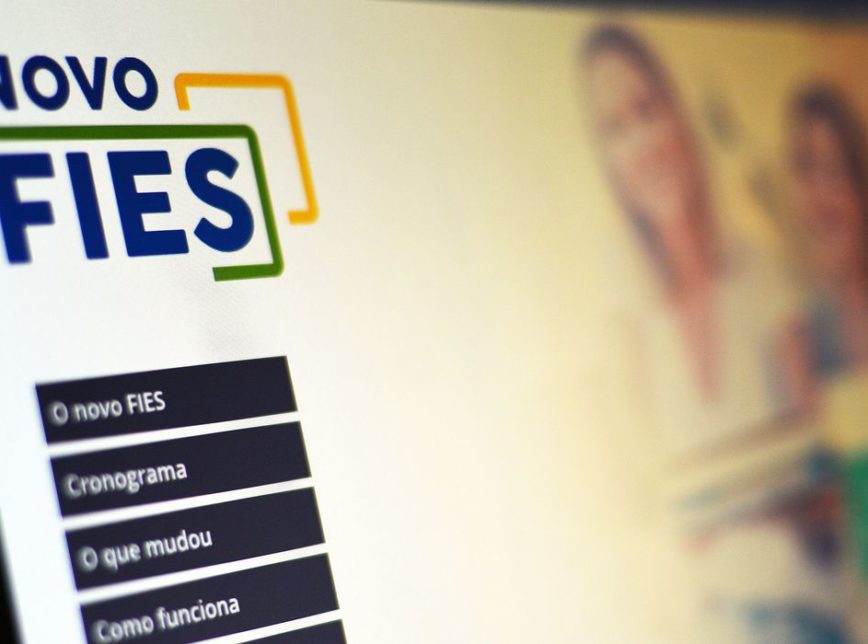 Aprovado texto para a suspensão de dívida de estudantes com Fies