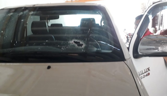 Carro do vereador Luisão é atingido por vários tiros no Piauí — Foto: Divulgação/Redes sociais 