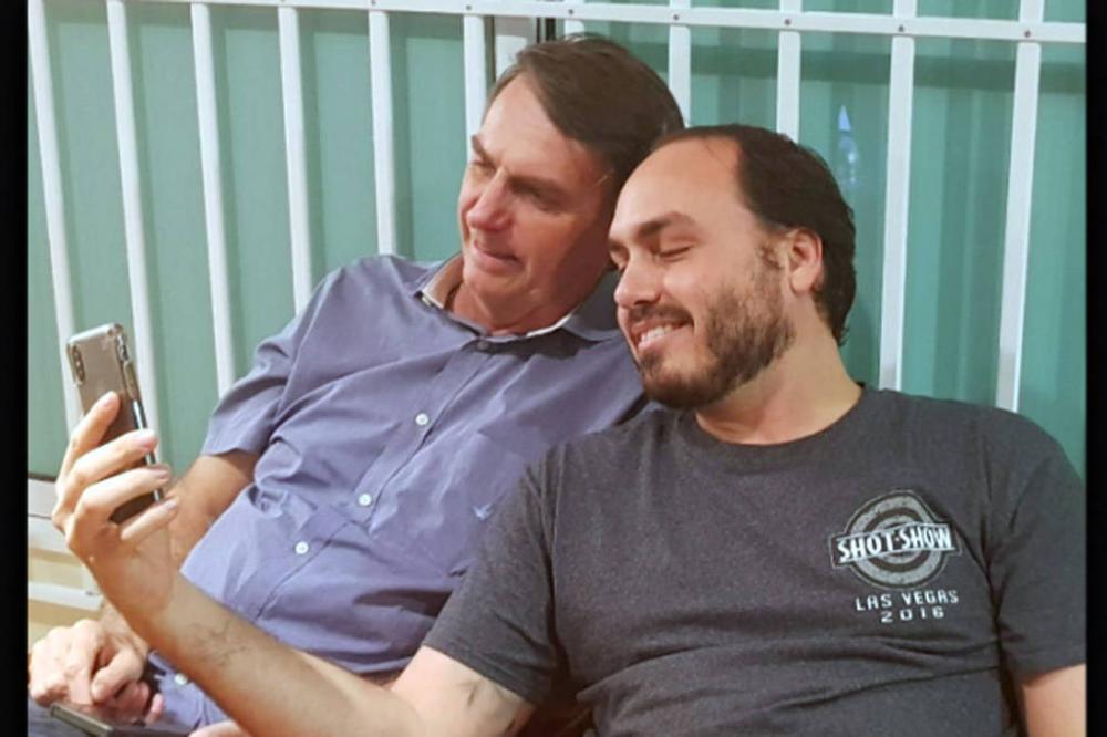 PF identifica Carlos Bolsonaro como articulador em esquema de fake news