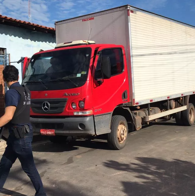 Sete pessoas da mesma família são presas suspeitas de roubo de carga