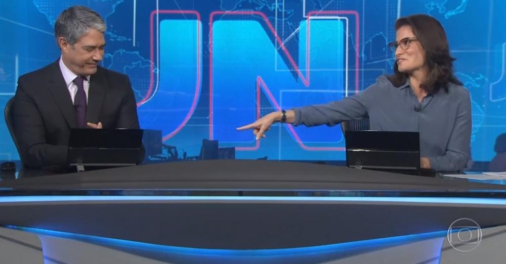 Bonner se emociona depois de reportagem e Renata encerra JN