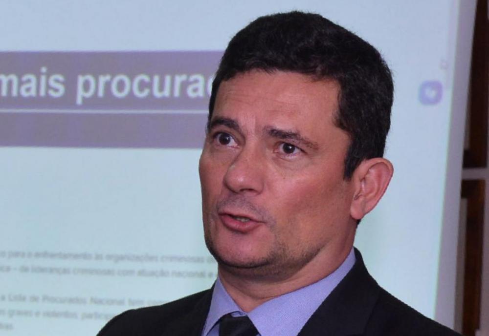 À PF, Moro mostra mensagens para apoiar acusação contra Bolsonaro