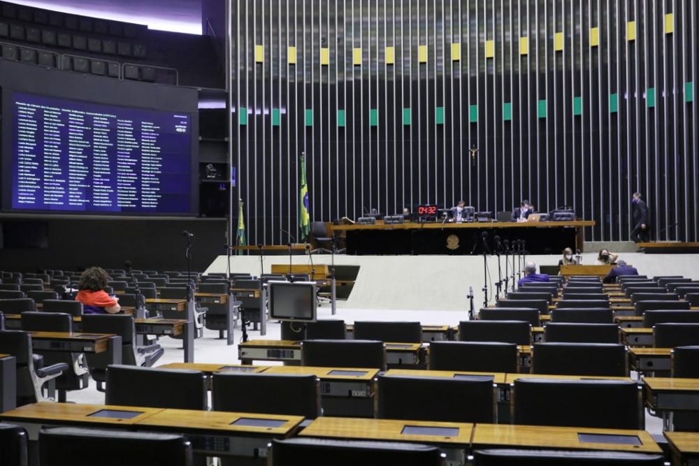 Senado aprova socorro de R$ 125 bilhões a estados e municípios