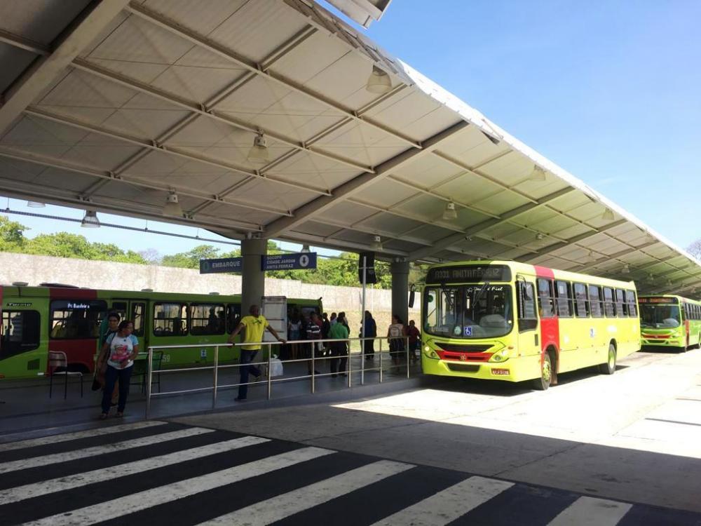  Prefeitura inicia a sanitização de ônibus do transporte público com cinco equipes