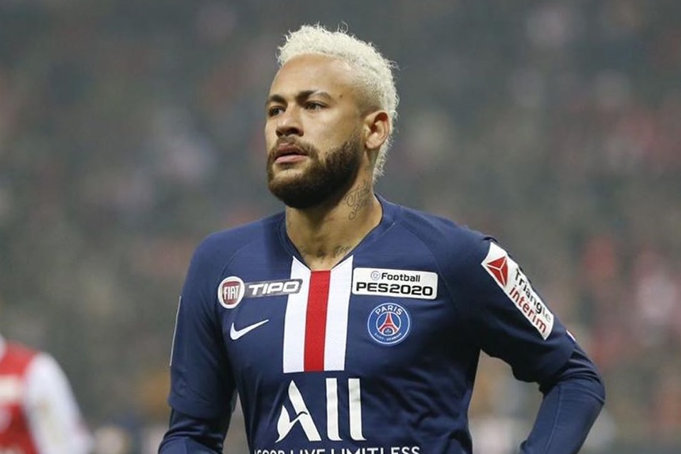 Jornal: Neymar recusou 100 milhões de euros para renovar com PSG