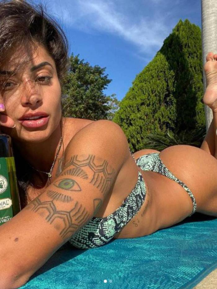 Aline Riscado ensina a como sensualizar e ficar 'gostosa' nas fotos