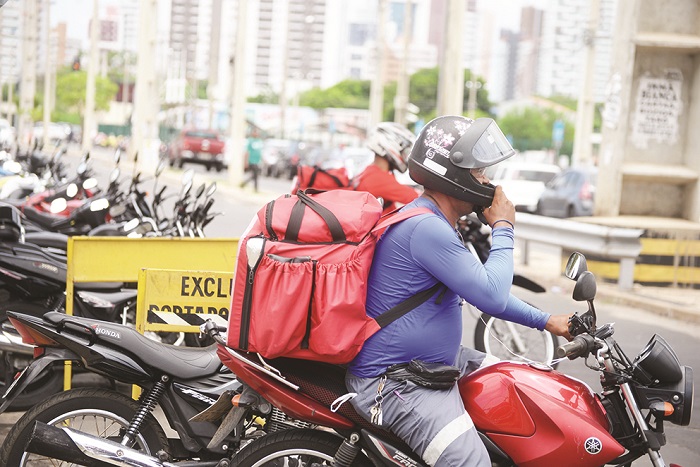 Os restaurantes e bares apostam agora na modalidade delivery - Foto: Assis Fernandes/O Dia