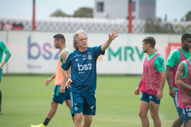 Apesar de 38 positivos em 293 exames, Flamengo define volta a treinos
