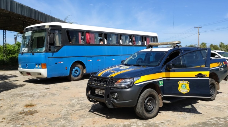 PRF intercepta ônibus que vinha de São Paulo na BR-343 no Piauí 