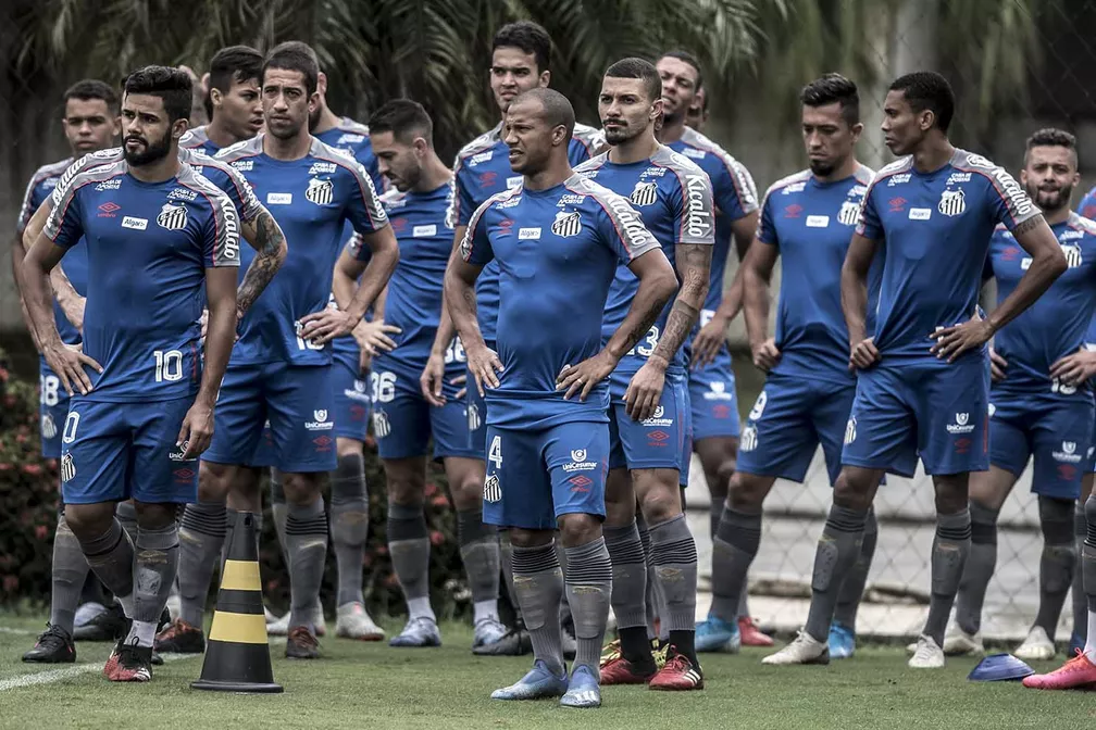 Aviso por e-mail de salário 70% menor gera atrito no Santos