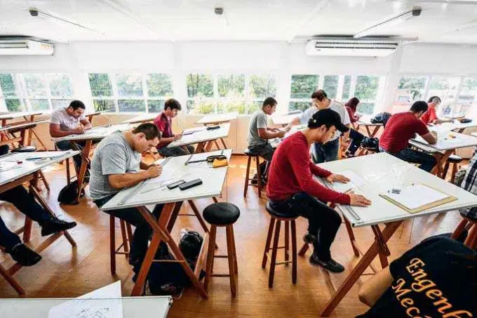 Faculdade: quem não faz parte do Fies, o Procon orienta ao aluno renegociar o débito com a instituição de ensino (Germano Lüders/EXAME) 