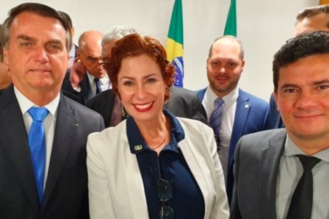 Mensagens revelam que Carla Zambelli mentiu em depoimento