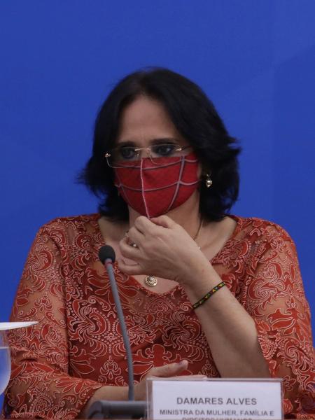 Damares Alves diz ver 'milagre da cloroquina' no PI, mas médico nega uso da droga
