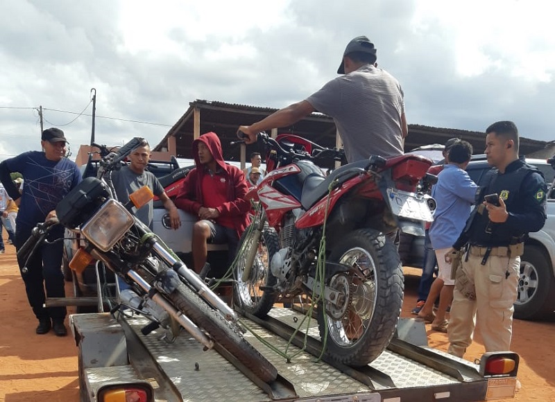 PRF realiza operação e apreende quatro motocicletas roubadas