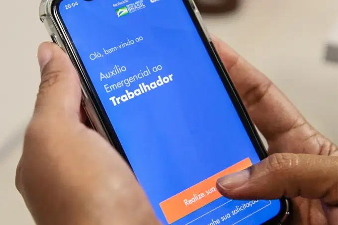 Auxílio emergencial custa cerca de R$45 bi ao mês, despesa que não cabe no Orçamento e no teto de gastos (Marcello Casal Jr/Agência Brasil) 