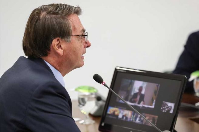 Bolsonaro defende congelar salário até 2021 em reunião com governadores