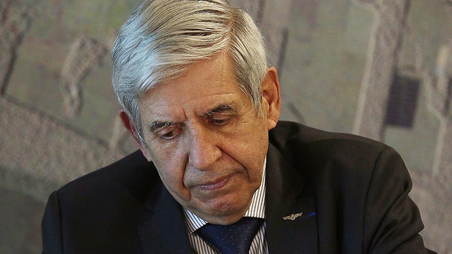 Heleno ataca pedido para reter celular de Bolsonaro: 'Seria uma afronta'