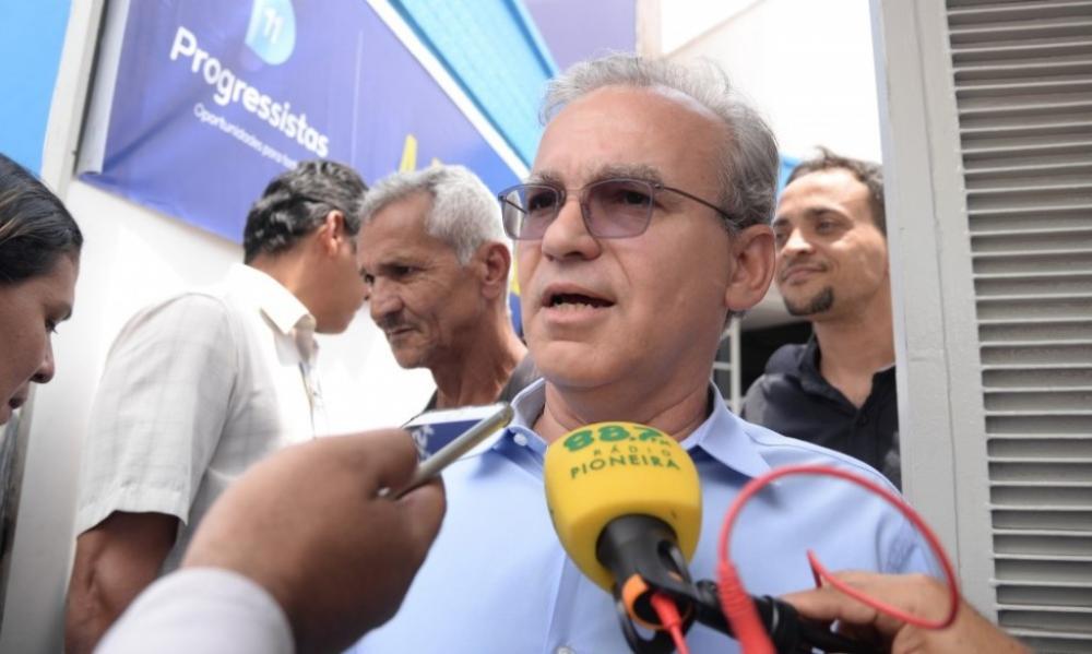 Firmino rebate Valdeci: “É irresponsável abrir a economia neste momento”