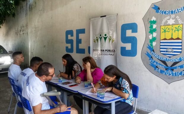 Reeducandos da penitenciária Irmão Guido recebem assistência jurídica