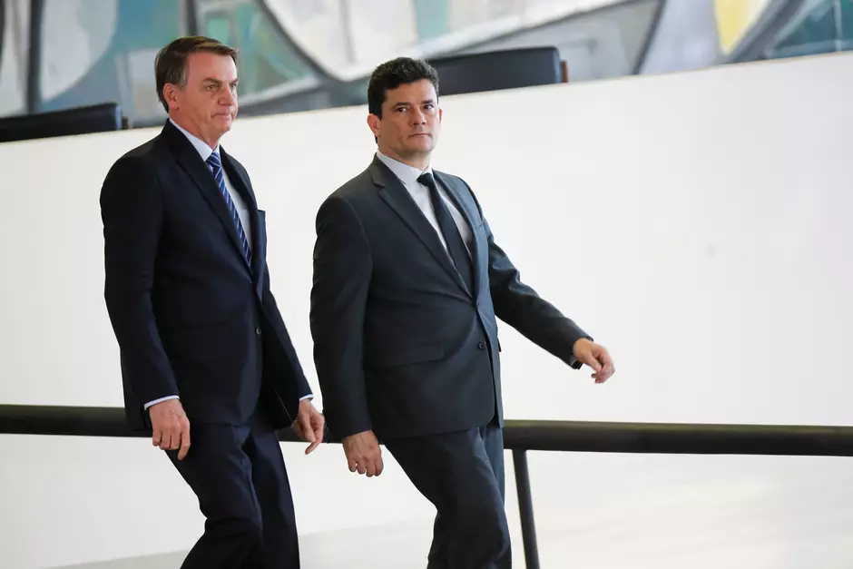 Bolsonaro acusa Moro de dificultar sua política de armas