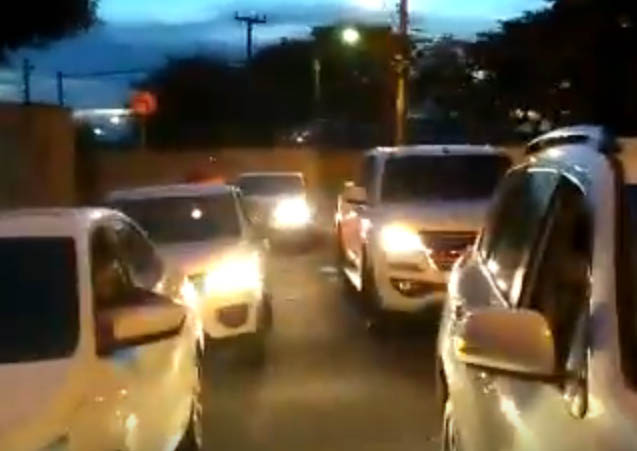 Empresários fazem buzinaço na porta do prefeito Firmino Filho