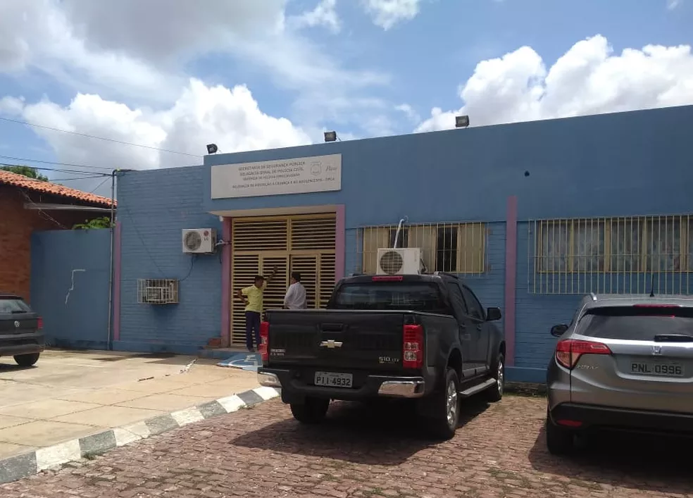 Após hashtag no Twitter, Polícia investiga denúncias de assédio de professores 