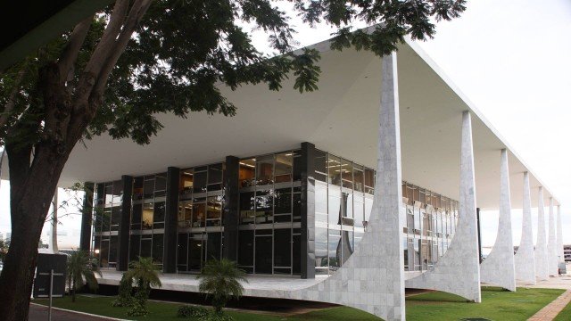 STF deve manter investigação sobre fake news