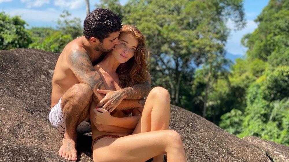Pedro Scooby e Cintia Dicker se casam, e vão morar em Portugal