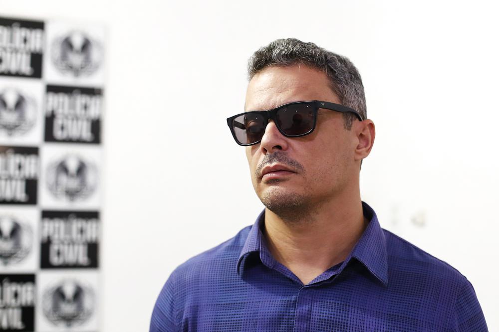 Jornalista e professor são presos por suspeita de extorsão