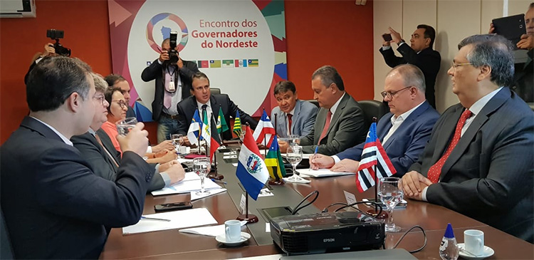 Governadores do Nordeste repudiam Bolsonaro por pedir invasão de hospitais