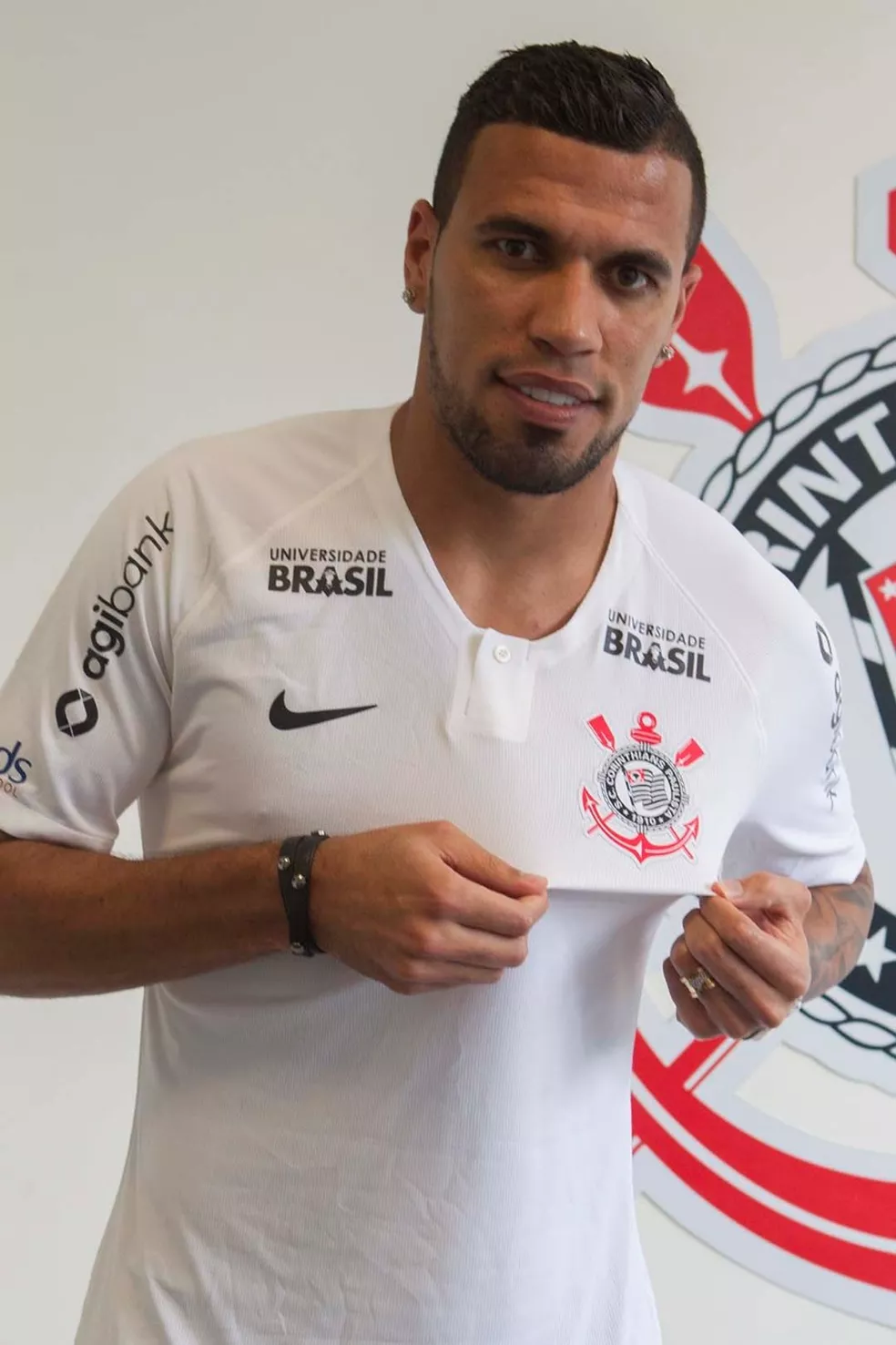 Atacante com um gol pelo Timão cobra R$ 2 milhões na Justiça