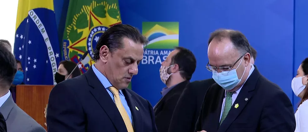 Planalto culpa Wassef pelo caso Queiroz, mas teme prisão e revelações do advogado 