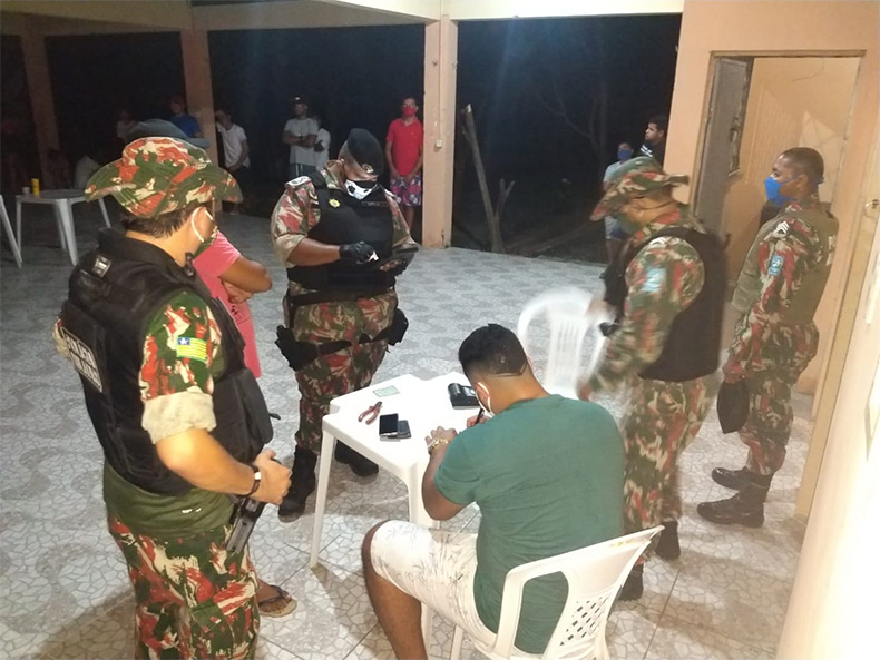 Polícia acaba com festa clandestina em sítio por infração sanitária em Teresina