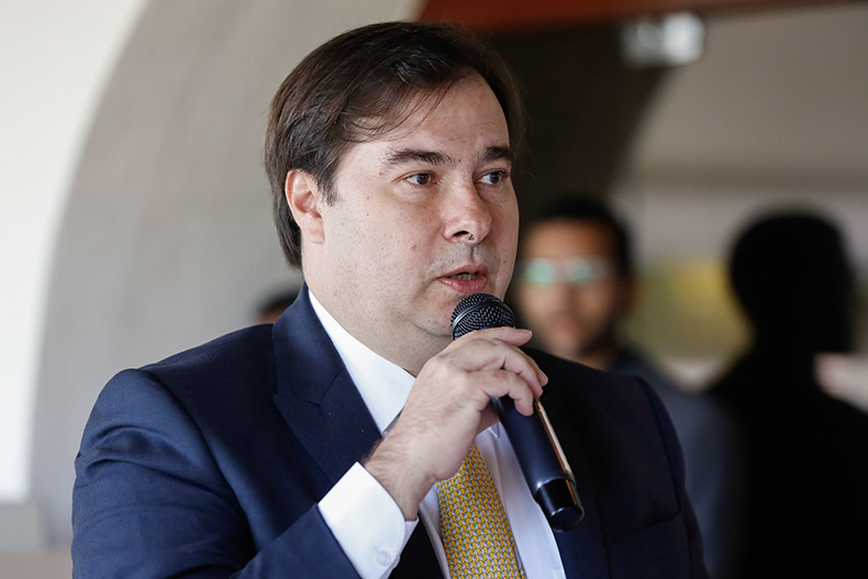Maia: governo não pode esperar mais para prorrogar auxílio, que é urgente