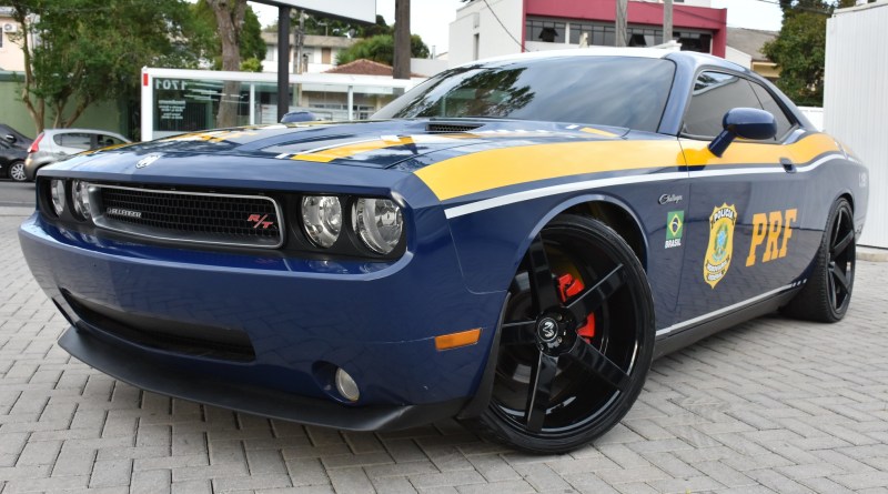 PRF transforma Dodge Challenger de R$ 245 mil em viatura policial