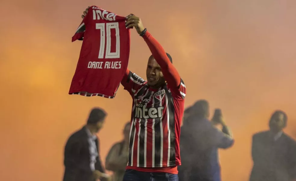 Luis Fabiano cita São Paulo ou Ponte para encerrar a carreira
