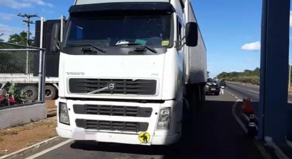 Suspeito de sequestro e roubo de carga é preso com carreta roubada