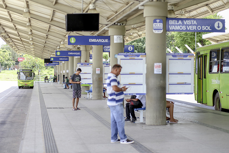 Ônibus vão voltar a circular com 70% da frota no horário de pico