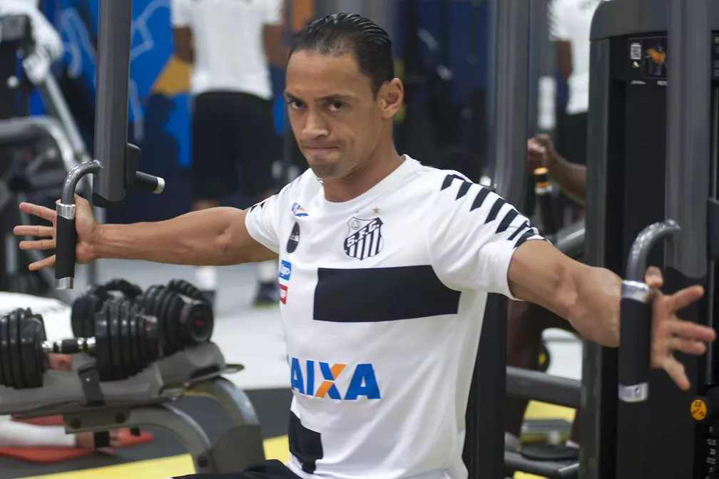 Chegada de dinheiro deixa o Santos mais perto de Ricardo Oliveira