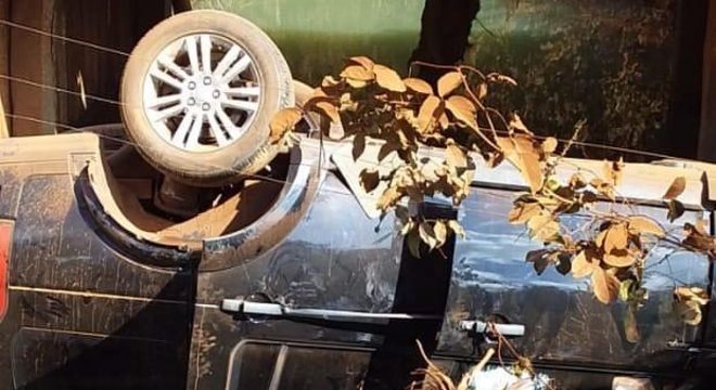  Filhos do cantor Leonardo sofrem grave acidente de carro em Goiás 