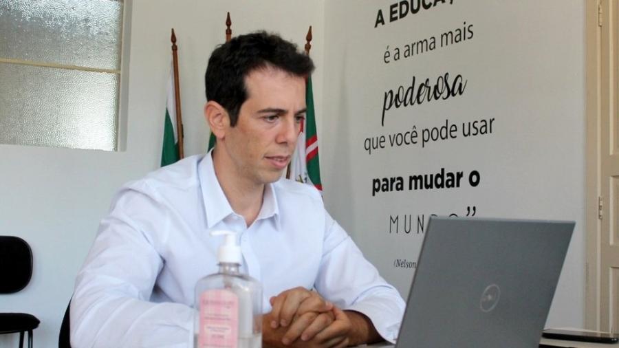 Na secretaria de Educação do Paraná, Renato Feder tem investido em programa de aulas não presenciais durante a pandemia - Imagem: Agência Estadual de Notícias Paraná