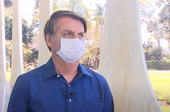 Em anúncio de teste positivo, Bolsonaro volta a distorcer realidade