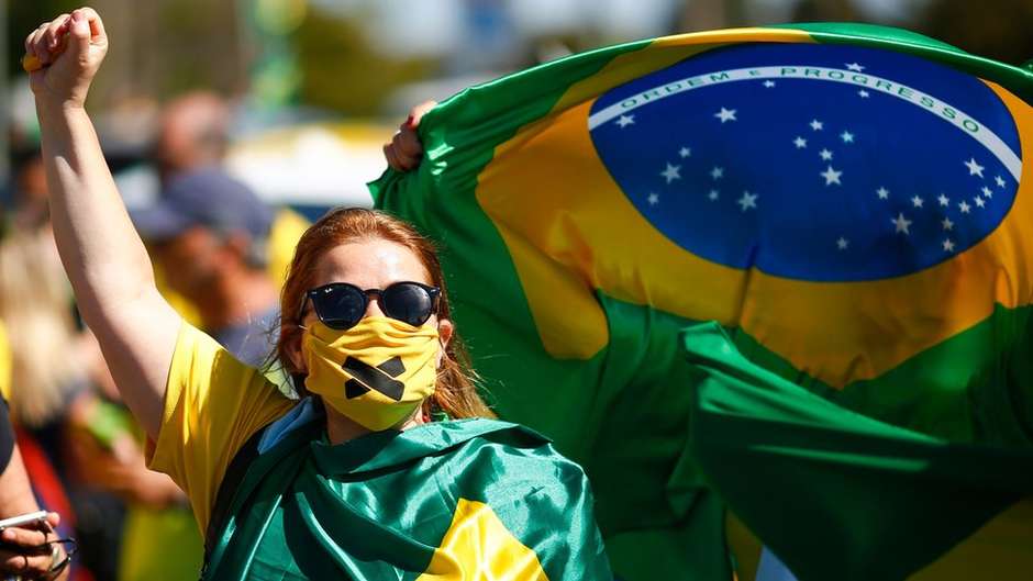 Pandemia e auxílio emergencial podem estar mudando base de apoio de Bolsonaro