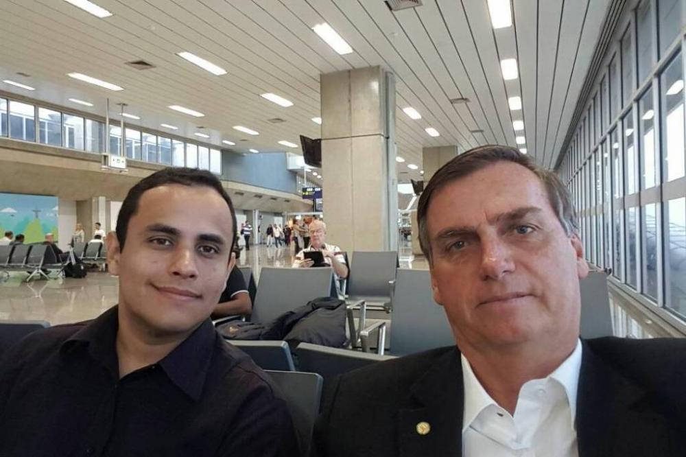 Facebook liga assessor do Planalto a ataques a opositores de Bolsonaro 