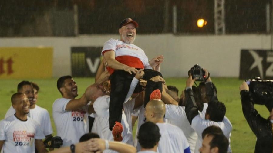 Bragantino vence Guarani e garante acesso à Série A