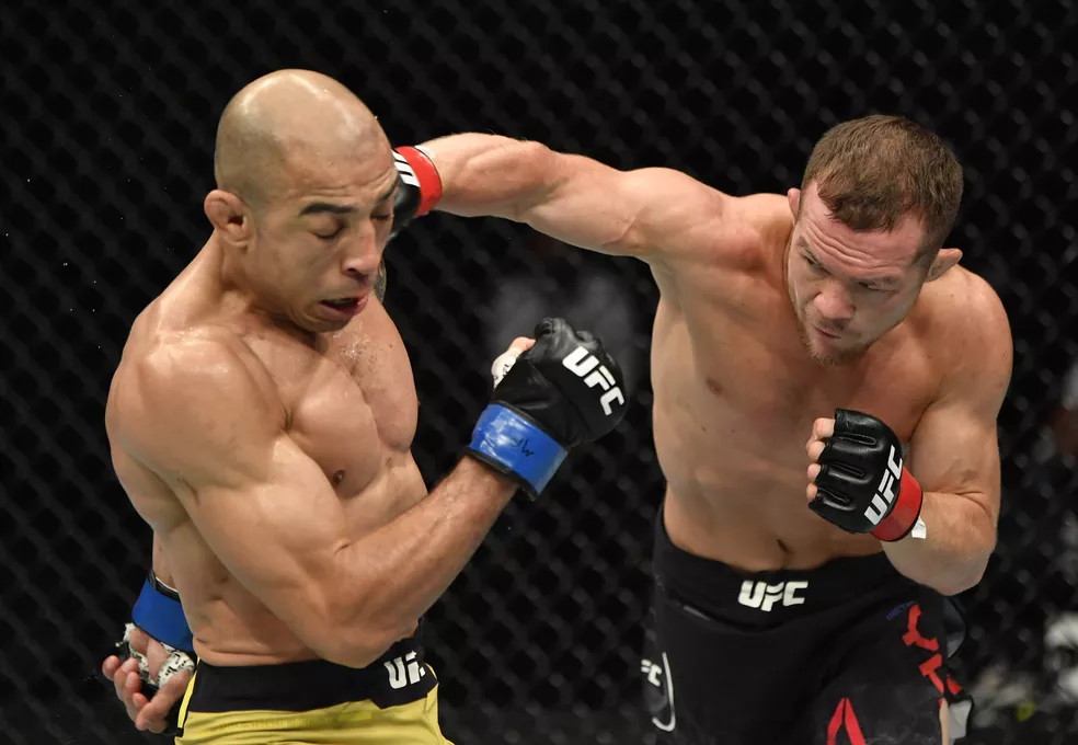José Aldo não resiste a Petr Yan, novo campeão galo no UFC