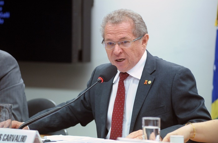 Deputado bolsonarista resiste a ajudar na 'vaquinha' para família de Assis Carvalho