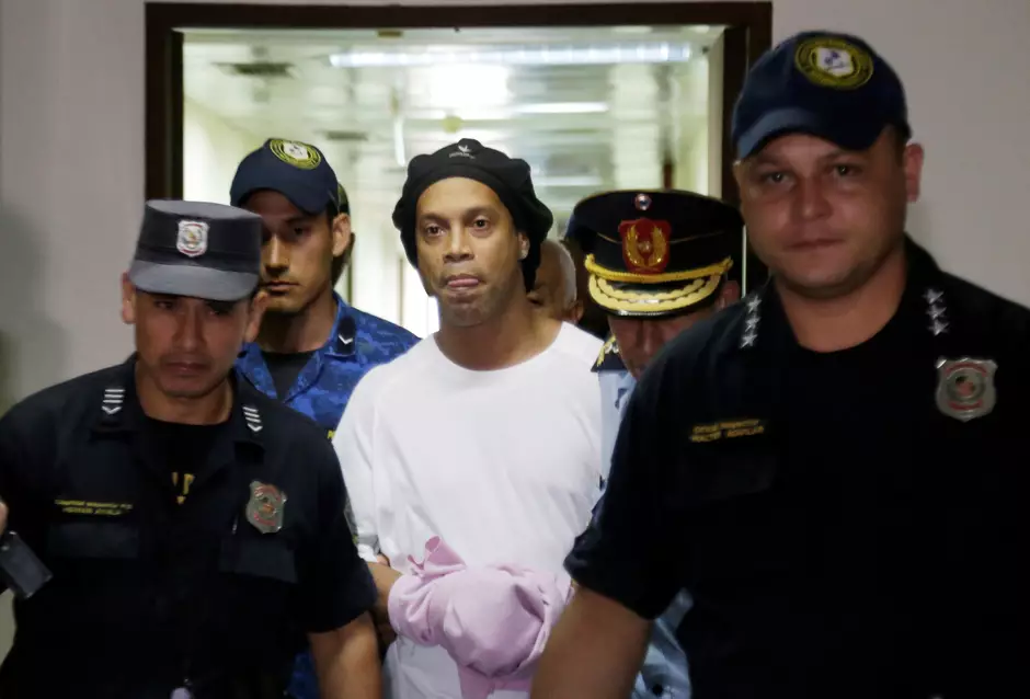  Ronaldinho acumula sucessivas derrotas na Justiça paraguaia 