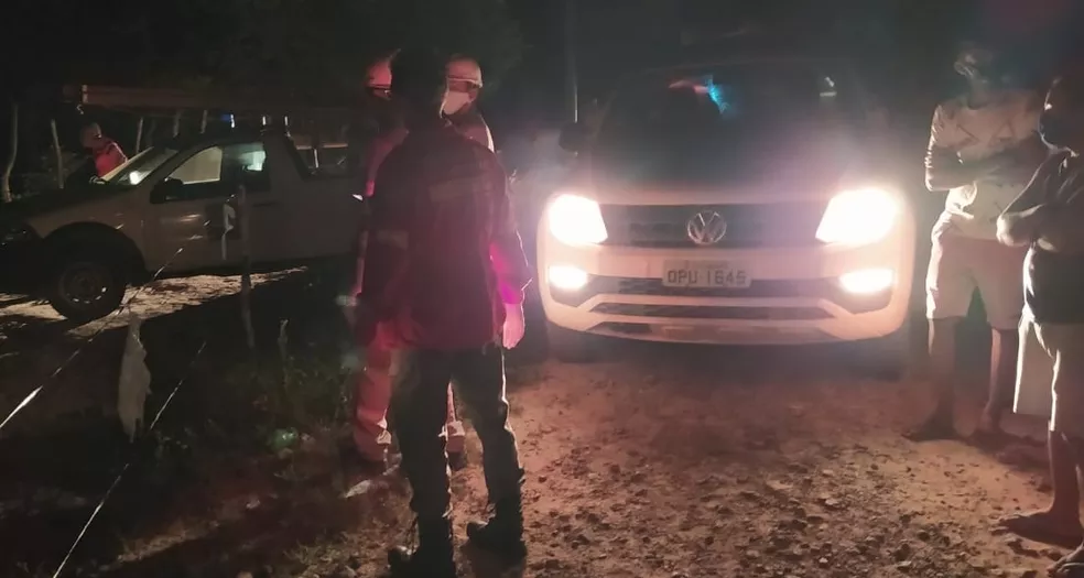  Pai e filha morrem eletrocutados após acidente com antena de internet em Barras — Foto: Grupo de Apoio Voluntário 